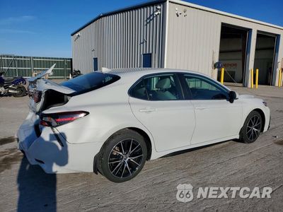 Trzecie zdjęcie samochodu z tyłu: 2022 TOYOTA CAMRY HYBRID SE VIN:4T1S31AK3NU039263 - miniatura