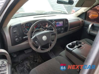 Zdjęcie 8 z 12 samochodu: 2010 CHEVROLET SILVERADO K1500 VIN:1GCSKPE34AZ219703 - miniatura
