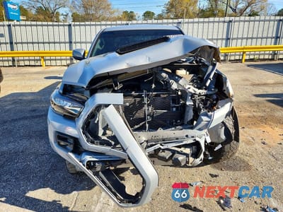 Piąte zdjęcie samochodu w środku: 2017 TOYOTA TACOMA TRD PRO VIN:5TFCZ5AN5HX073149 - miniatura