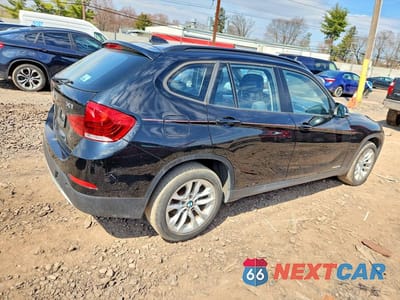 Trzecie zdjęcie samochodu z tyłu: 2015 BMW X1 XDRIVE28I VIN:WBAVL1C55FVY30816 - miniatura