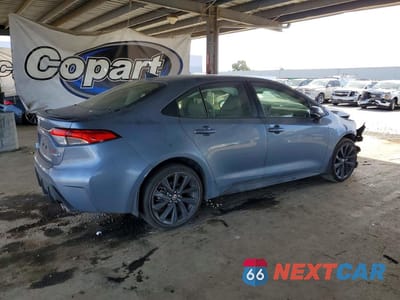 Trzecie zdjęcie samochodu z tyłu: 2024 TOYOTA COROLLA HYBRID SE VIN:JTDBCMFE2RJ023443 - miniatura