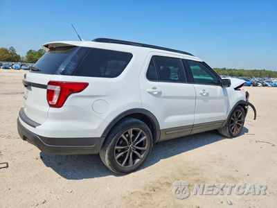 Trzecie zdjęcie samochodu z tyłu: 2019 FORD EXPLORER XLT VIN:1FM5K7D88KGB38626 - miniatura