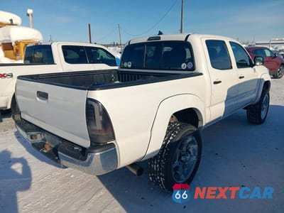 Trzecie zdjęcie samochodu z tyłu: 2014 TOYOTA TACOMA PRERUNNER VIN:5TFJX4GN3EX034120 - miniatura