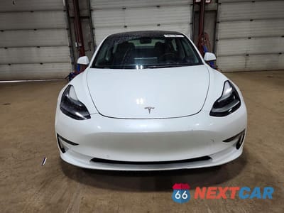 Piąte zdjęcie samochodu w środku: 2022 TESLA MODEL 3 VIN:5YJ3E1EA5NF371380 - miniatura