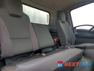 Zdjęcie 11 z 13 samochodu: 2014 ISUZU NPR BOX TRUCK VIN:JALB4W171E7400996 - miniatura