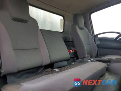 Zdjęcie 11 z 13 samochodu: 2014 ISUZU NPR BOX TRUCK VIN:JALB4W171E7400996 - miniatura