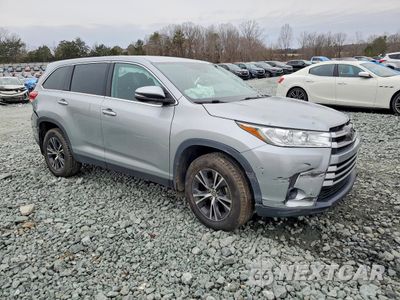 Czwarte zdjęcie samochodu z boku: 2019 TOYOTA HIGHLANDER LE VIN:5TDBZRFH0KS718860 - miniatura