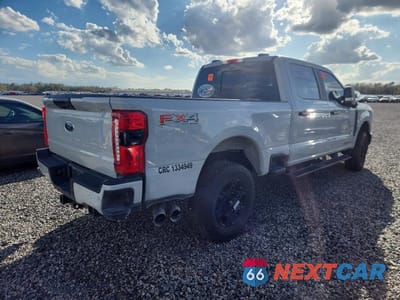 Trzecie zdjęcie samochodu z tyłu: 2025 FORD F350 VIN:1FT8W3BTXSED42944 - miniatura