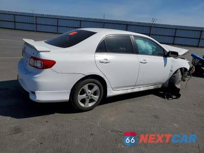 Trzecie zdjęcie samochodu z tyłu: 2013 TOYOTA COROLLA S VIN:2T1BU4EE5DC004579 - miniatura