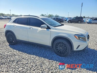 Czwarte zdjęcie samochodu z boku: 2015 MERCEDES-BENZ GLA 250 VIN:WDCTG4EBXFJ185441 - miniatura