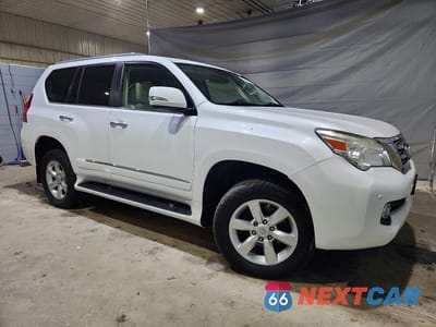 Czwarte zdjęcie samochodu z boku: 2013 LEXUS GX 460 BASE VIN:JTJBM7FX1D5058926 - miniatura