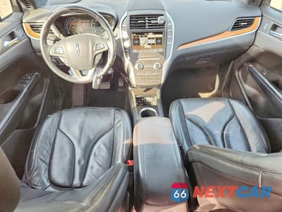 Zdjęcie 8 z 13 samochodu: 2019 LINCOLN MKC RESERVE VIN:5LMCJ3C95KUL47124 - miniatura