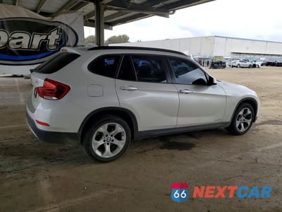 Trzecie zdjęcie samochodu z tyłu: 2015 BMW X1 SDRIVE28I VIN:WBAVM1C52FVW57012 - miniatura