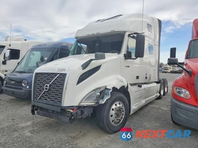 Drugie zdjęcie samochodu z przodu: 2020 VOLVO VNL SEMI TRUCK VIN:4V4NC9EH7LN229304 - miniatura