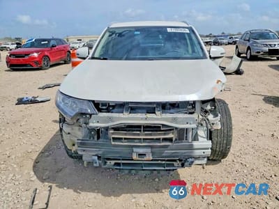 Piąte zdjęcie samochodu w środku: 2018 MITSUBISHI OUTLANDER SE VIN:JA4AD3A39JZ054519 - miniatura