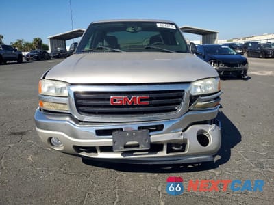 Piąte zdjęcie samochodu w środku: 2005 GMC NEW SIERRA C1500 VIN:2GTEC13T851154766 - miniatura