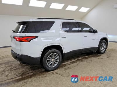 Trzecie zdjęcie samochodu z tyłu: 2023 CHEVROLET TRAVERSE LT VIN:1GNEVGKW7PJ164911 - miniatura