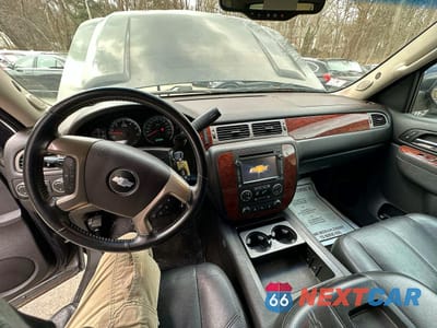 Zdjęcie 9 z 13 samochodu: 2013 CHEVROLET SUBURBAN K1500 LT VIN:1GNSKJE78DR138778 - miniatura