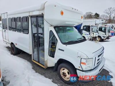 2016 FORD E450 SHUTTLE BUS 1FDFE4FS4GDC33597 - główne zdjęcie licytacji z USA - miniatura