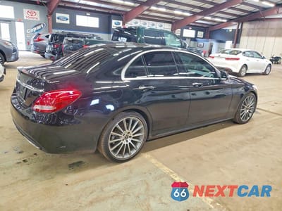 Trzecie zdjęcie samochodu z tyłu: 2017 MERCEDES-BENZ C 300 VIN:55SWF4JB8HU230896 - miniatura