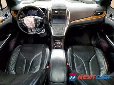 Zdjęcie 8 z 12 samochodu: 2019 LINCOLN MKC RESERVE VIN:5LMCJ3D98KUL50601 - miniatura