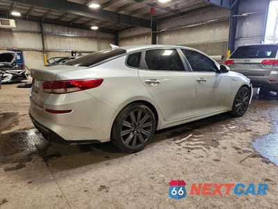 Trzecie zdjęcie samochodu z tyłu: 2019 KIA OPTIMA LX VIN:5XXGT4L3XKG345167 - miniatura