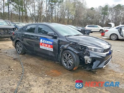 Czwarte zdjęcie samochodu z boku: 2023 KIA FORTE LXS VIN:3KPF24AD0PE594376 - miniatura