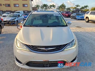 Piąte zdjęcie samochodu w środku: 2017 CHRYSLER PACIFICA EHYBRID PLATINUM VIN:2C4RC1N74HR689505 - miniatura