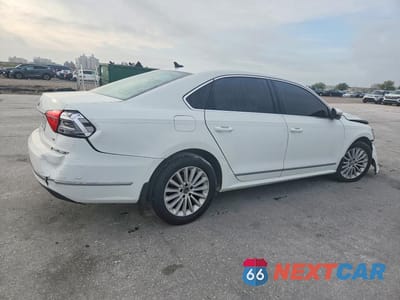 Trzecie zdjęcie samochodu z tyłu: 2016 VOLKSWAGEN PASSAT SE VIN:1VWBT7A30GC067415 - miniatura