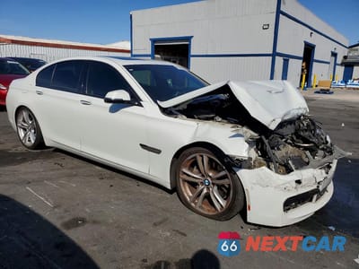 Czwarte zdjęcie samochodu z boku: 2013 BMW 740 I VIN:WBAYA6C56DD143380 - miniatura