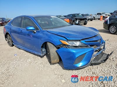 Czwarte zdjęcie samochodu z boku: 2018 TOYOTA CAMRY SE VIN:4T1B11HK1JU077046 - miniatura