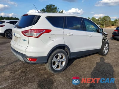 Trzecie zdjęcie samochodu z tyłu: 2016 FORD ESCAPE SE VIN:1FMCU0GXXGUC61574 - miniatura