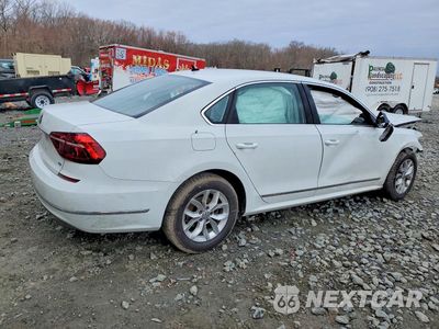 Trzecie zdjęcie samochodu z tyłu: 2017 VOLKSWAGEN PASSAT S VIN:1VWAT7A3XHC054166 - miniatura
