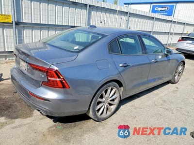 Trzecie zdjęcie samochodu z tyłu: 2020 VOLVO S60 T5 MOMENTUM VIN:7JR102FK3LG043124 - miniatura