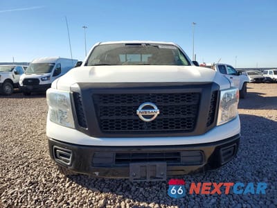 Piąte zdjęcie samochodu w środku: 2017 NISSAN TITAN XD S VIN:1N6BA1F12HN517744 - miniatura