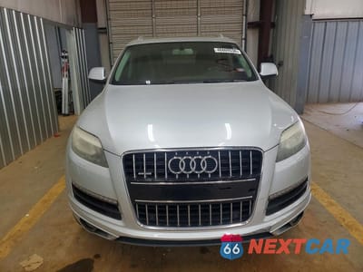 Piąte zdjęcie samochodu w środku: 2013 AUDI Q7 PREMIUM PLUS VIN:WA1LMAFE5DD004435 - miniatura