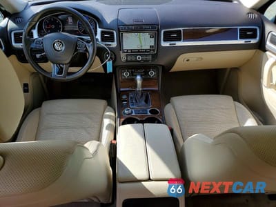 Zdjęcie 8 z 12 samochodu: 2016 VOLKSWAGEN TOUAREG TDI VIN:WVGEP9BP7GD004254 - miniatura