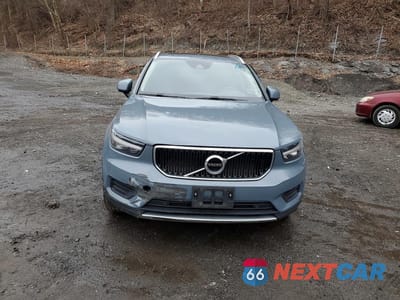 Piąte zdjęcie samochodu w środku: 2020 VOLVO XC40 T5 MOMENTUM VIN:YV4162UKXL2294331 - miniatura