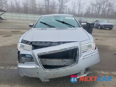 Piąte zdjęcie samochodu w środku: 2014 CHRYSLER 300 VIN:2C3CCAAG4EH212798 - miniatura