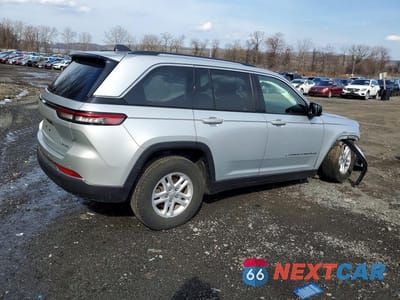 Trzecie zdjęcie samochodu z tyłu: 2023 JEEP GRAND CHEROKEE LAREDO VIN:1C4RJHAG6P8910357 - miniatura