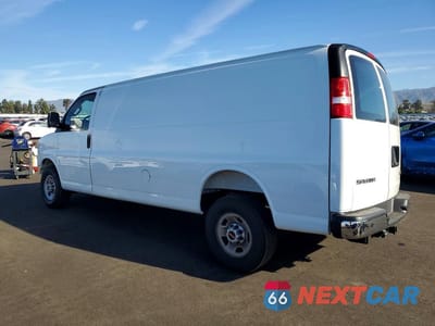 Drugie zdjęcie samochodu z przodu: 2025 GMC SAVANA G3500 DELIVERY VAN VIN:1GTZ7HFP2S1223272 - miniatura