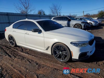 Czwarte zdjęcie samochodu z boku: 2018 BMW M550XI VIN:WBAJB9C50JB049681 - miniatura