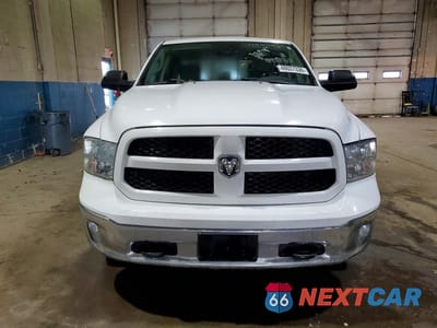 Piąte zdjęcie samochodu w środku: 2018 RAM 1500 SLT VIN:1C6RR7TM0JS272548 - miniatura