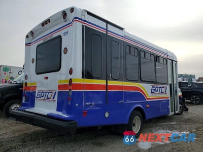 Czwarte zdjęcie samochodu z boku: 2025 FORD ECONOLINE E450 SUPER DUTY CUTAWAY VAN VIN:1FDFE4FNXSDD21749 - miniatura