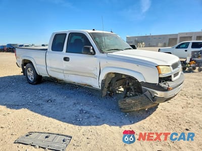 Czwarte zdjęcie samochodu z boku: 2004 CHEVROLET SILVERADO K1500 VIN:2GCEK19T841202467 - miniatura