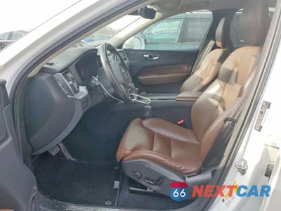 Zdjęcie 7 z 13 samochodu: 2019 VOLVO XC60 T5 VIN:LYV102RK4KB204813 - miniatura