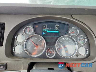 Zdjęcie 8 z 10 samochodu: 2016 KENWORTH T680 SEMI TRUCK VIN:1XKYA48X7GJ496707 - miniatura
