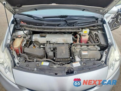 Zdjęcie 11 z 12 samochodu: 2015 TOYOTA PRIUS TWO VIN:JTDKN3DU9F0470643 - miniatura
