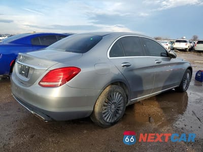 Trzecie zdjęcie samochodu z tyłu: 2015 MERCEDES-BENZ C 300 4MATIC VIN:55SWF4KB8FU039992 - miniatura