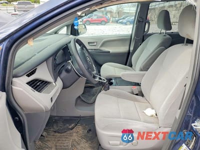 Zdjęcie 7 z 14 samochodu: 2018 TOYOTA SIENNA LE 8-PASSENGER VIN:5TDKZ3DCXJS930314 - miniatura